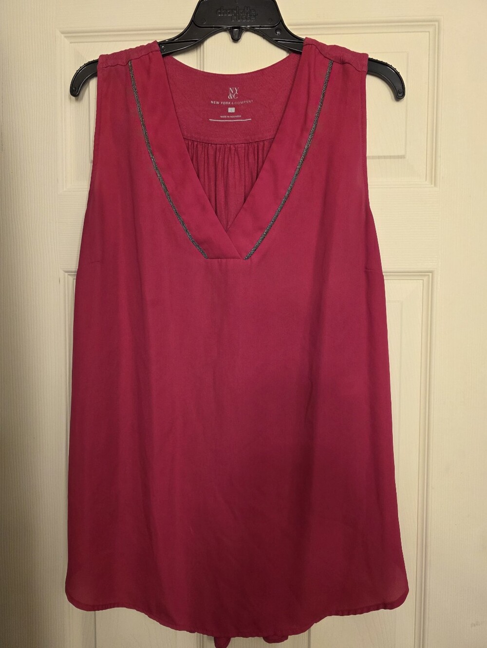 New York & Company Magenta V-Neck Sleeveless Top